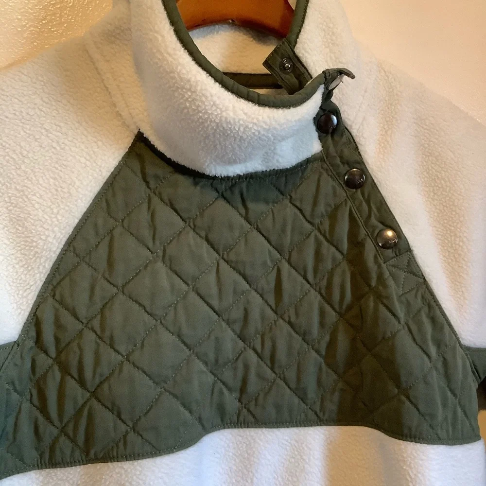 Abercrombie and Fitch Asymmetrical snap up fleece Size Small - Picture 3 of 8